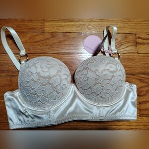 NWT - Elegant Lace Women's Padded Bra - Cream Size 34B